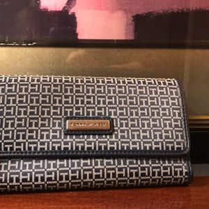 Tommy Hilfiger wallet